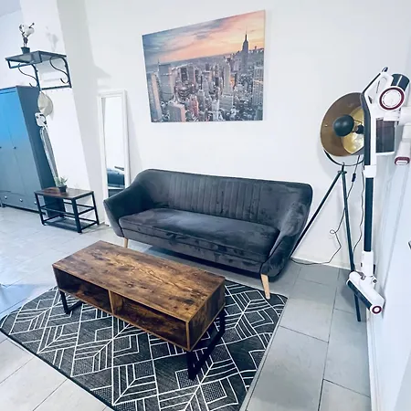 Moderne City-wohnung 아파트 *